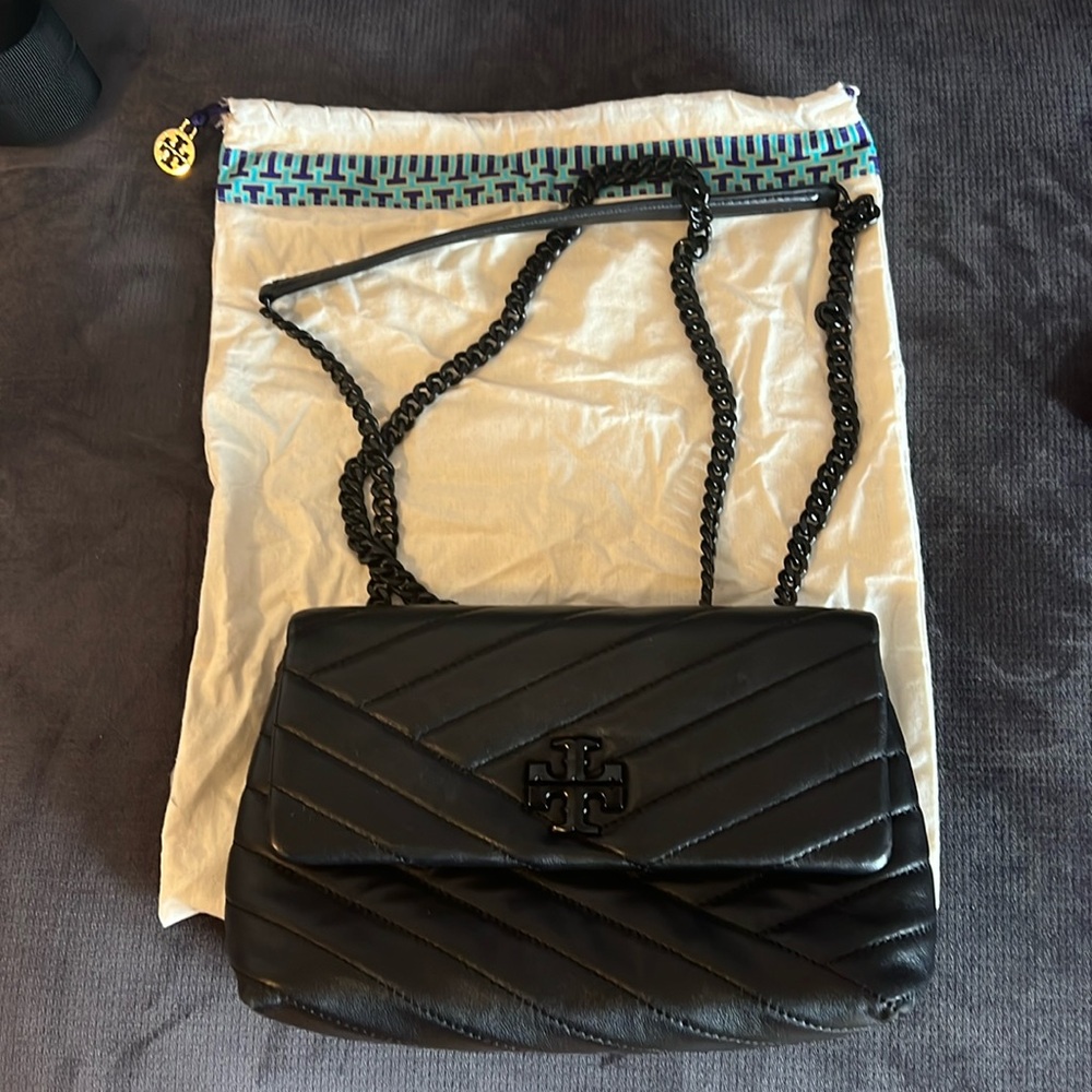 Authentic Kira Chevron Small Convertible Leather
Shoulder Bag -Black